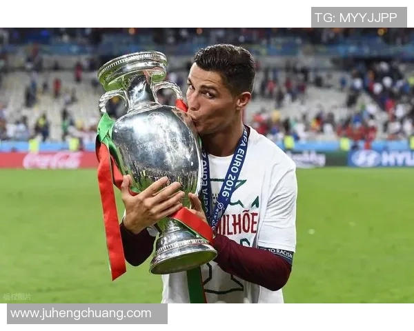 梅西与C罗职业生涯数据全面对比 谁才是足坛历史最佳球员